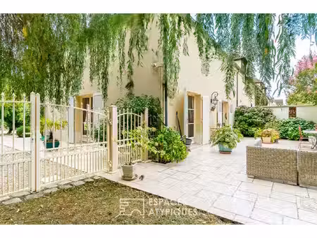 maison contemporaine dans une ancienne ferme rénovée du xviiième siècle