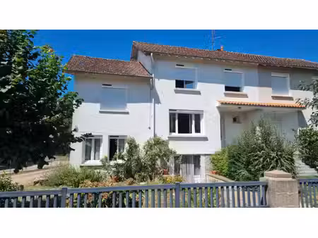 proche du centre de piegut