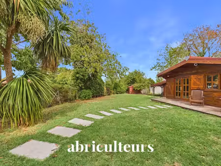 maison de plain pied de 140m2 - 1000m2 de terrain - 4 chambres - terasses - 5 parkings - p