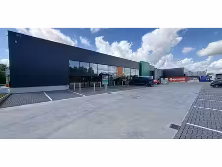 bâtiment d’entreprise à louer à ieper pour € 10.287