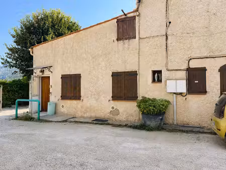 gémenos - t2 avec extérieur  72 m² de dépendances et 2 garages - viager occupé