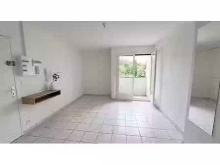 t1 + balcon + parking