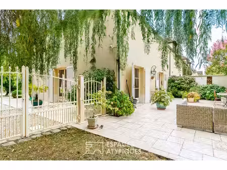 maison contemporaine dans une ancienne ferme rénovée du xviiième siècle