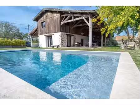salles : grange rénovée 165 m² sur 1300 m²