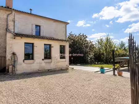 maison en pierre remplie de charme et de caractère à soussans.