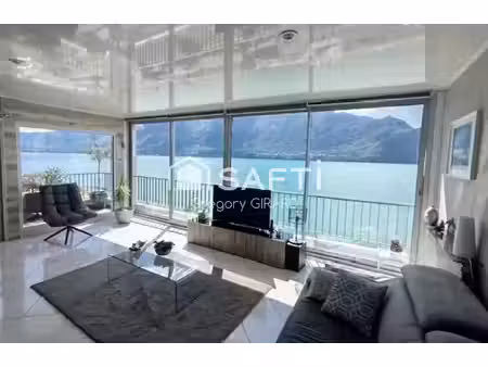 ce bien bénéficie d’une vue magnifique sur le lac du bourget et la dent du chat. entièreme