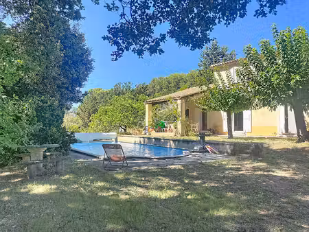 une belle maison de charme au coeur de la nature  avec piscine