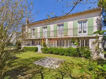 176 m² / 4 chambres + bureau / terrain 1 189 m² / photovoltaïque / saintes à 5 min