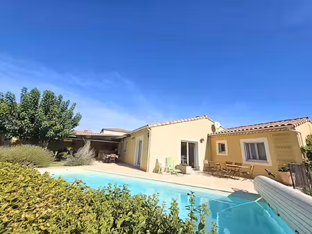 villa plain pied de 141m² sur terrain arboré de 2411m² avec grand garage et piscine 10x4