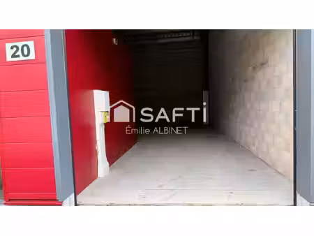 local commercial de 83 m² dans parc sécurisé