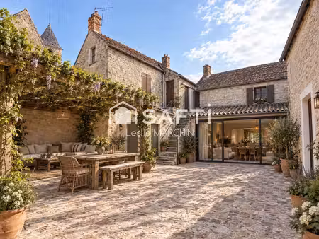 355 m² de bâtiments à réinventer : maison ancienne  granges et cour intérieure