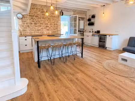 maison de ville rénovée en pierres – vendue louée et meublée