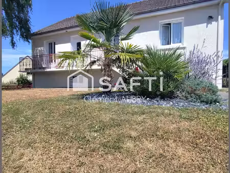 pavillon 3 chambres avec un magnifique terrain global d'environ 1200m² !