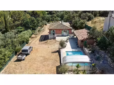 villa avec piscine couverte  studio indépendant et vue dominant