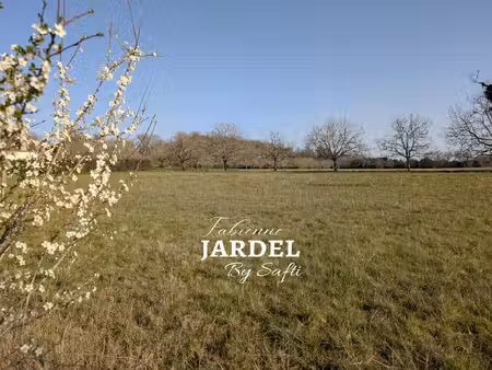 terrain constructible borné de 2013 m² situé sur carsac-aillac