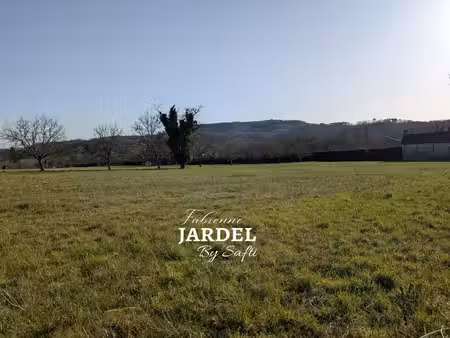 terrain constructible borné de 3 375 m² situé sur carsac-aillac
