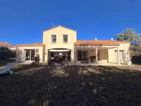 vente maison à chavagnes-en-paillers (85250) : à vendre / 130m² chavagnes-en-paillers