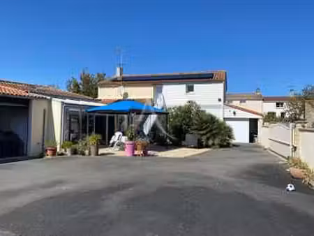 vente maison à saint-michel-en-l'herm (85580) : à vendre / 133m² saint-michel-en-l'herm