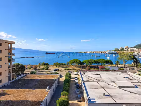 appartement t3 lumineux ouvert sur la mer à ajaccio