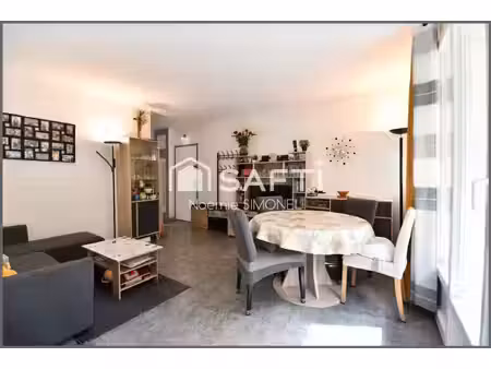 bel appartement de quatre pièces dans une résidence familiale et verdoyante!