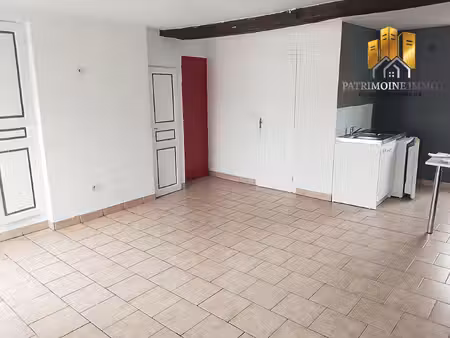 studio à louer – 29 65 m² – 1er étage – dpe d – cave