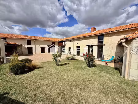 cachet exceptionnel - maison avec dépendances et jardin arboré