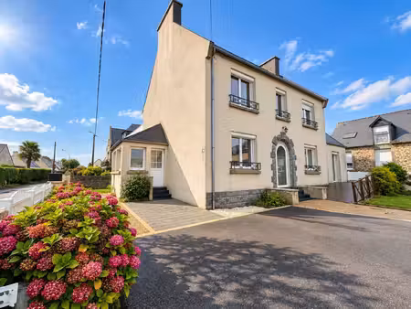 lesneven – maison familiale d'environ 185 m² – 6 chambres – terrain de 739 m²