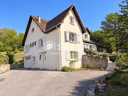poligny – maison familiale de 285 m² avec 6 chambres  terrasse et appartement indépendant