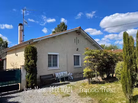 maison de plain-pied avec véranda 23 m² en pays foyen . jardin clos et lumineux  prête à v