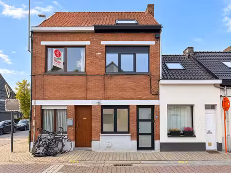 vernieuwbouwwoning met 3 slaapkamers en koer