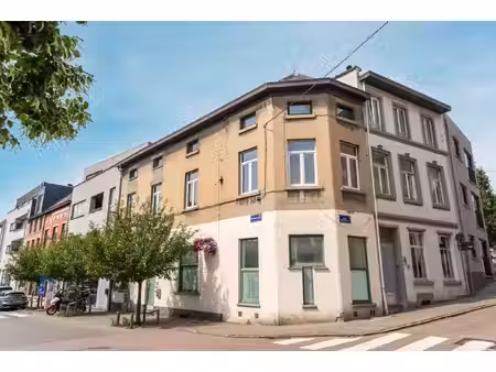 opbrengsteigendom met 2 vergunde appartementen en kelders in het centrum van halle