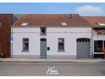 karaktervolle woning met 5 slaapkamers met grote bosrijke tuin te koop