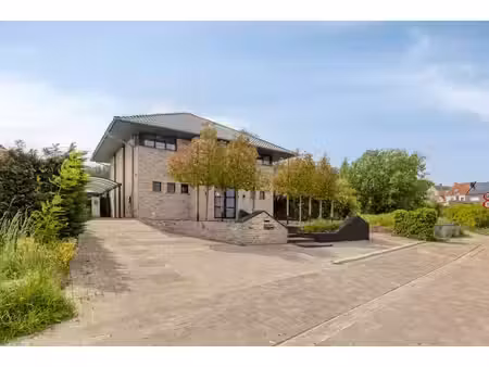 te koop - villa met 5 slaapkamers en 2 badkamers uit 2001