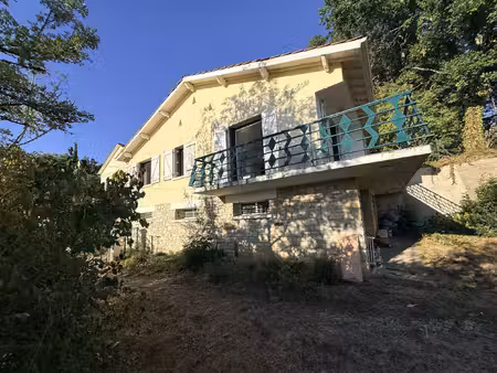 sur les hauteurs de puy l'évêque maison 3 chambres  jardin