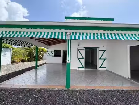 location maison 4 pièces 115 m² à saint-françois (97118)  1 600 €