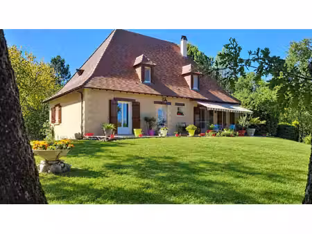 elegante maison traditionnelle de qualite  sous-sol total  au milieu de son parc arboré. 4