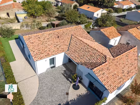 ensemble immobilier récent de plain-pied à saint-michel-en-l