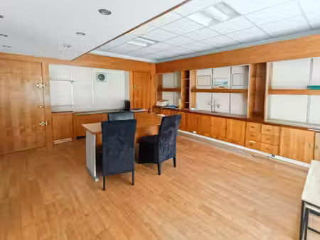 ensemble immobilier local commercial + appartement en duplex  avec courette