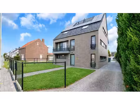 gelijkvloers appartement met privatieve tuin  volledige onderkelderd en uitzonderlijk guns