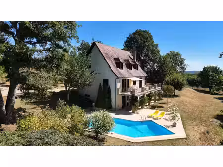 belle maison récente avec piscine et vue splendide sur la vallée