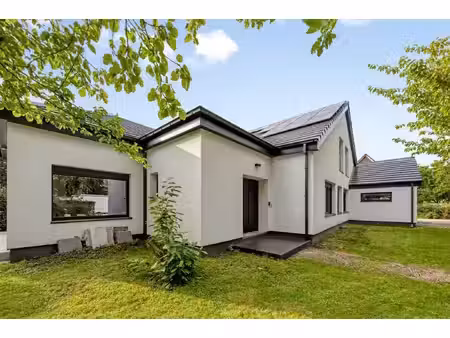 gerenoveerde  energiezuinige villa met 6 slaapkamers.