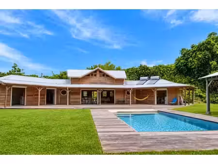 à vendre – maison t5 avec piscine et accès plage – goyave (secteur sarcelle)