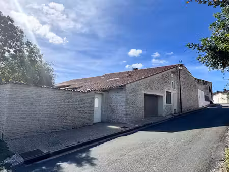 vente maison 6 pièces  160.00m²  genouillé