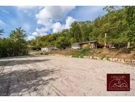 maison indépendante sur 2.64 hectares avec pâtures et instal