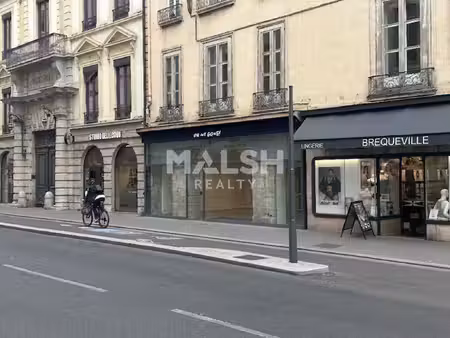 achat local commercial 81m²