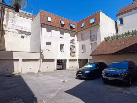 ensemble de deux appartements avec deux cave et trois garages
