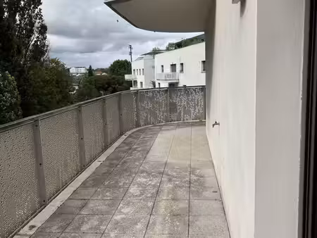 bayonne saint etienne appartement 2 chambres avec terrasse de 27 m2  ascenseur et parking