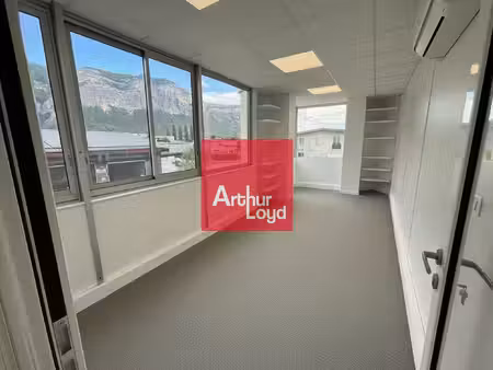 location local professionnel 105m² crolles 38920