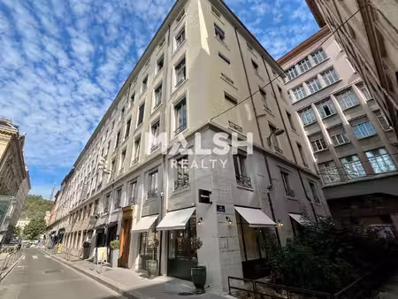 location local professionnel 180m²