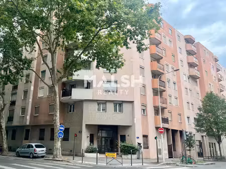 location local professionnel 200m²